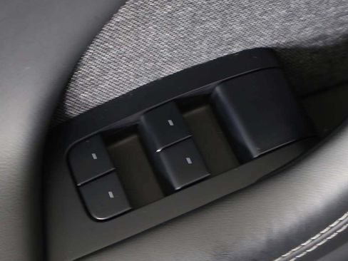 Used 2023 Tesla Model X AWD/4WD image 40