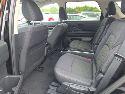 Used 2025 Nissan Pathfinder SV w/ SV Premium Package AWD/4WD image 11
