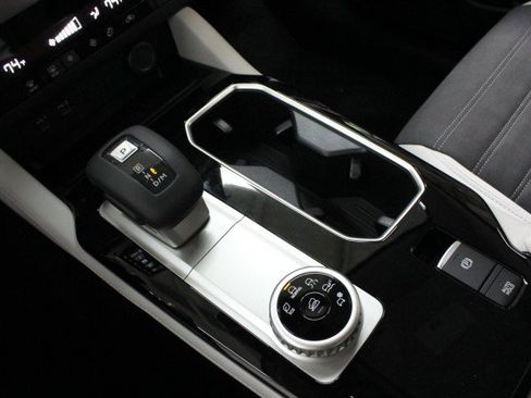 New 2025 Mitsubishi Outlander SE image 14