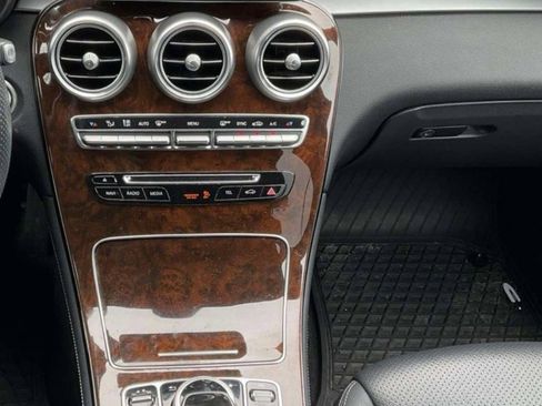 Used 2019 Mercedes-Benz GLC 300 4MATIC image 5