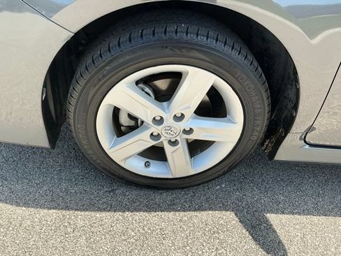 Used 2014 Toyota Camry SE w/ Leather Package FWD image 9