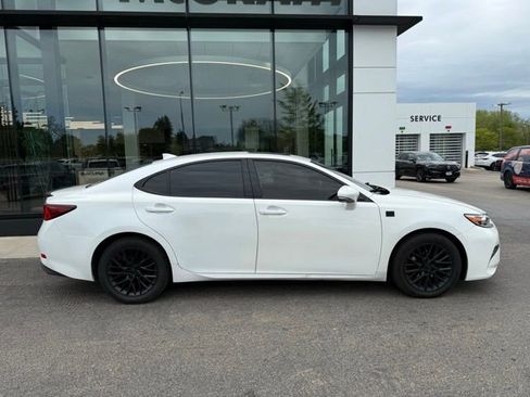 Used 2016 Lexus ES 350 w/ Luxury Package w/Wood Trim FWD image 2