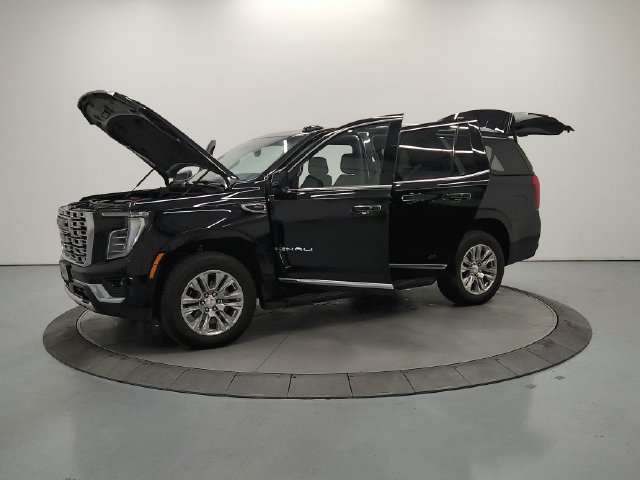 Used 2025 GMC Yukon Denali AWD/4WD image 13
