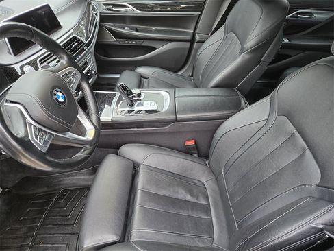 Used 2019 BMW 740i xDrive w/ Executive Package image 18