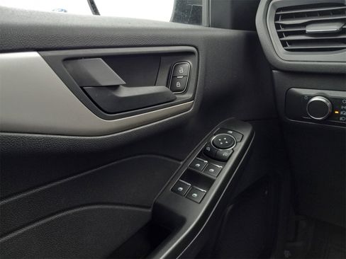 Used 2022 Ford Escape SE image 25