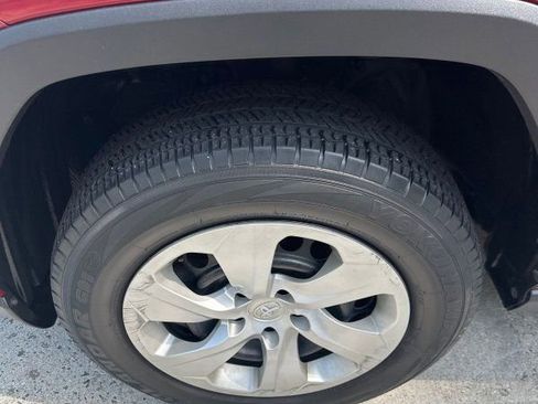 Used 2019 Toyota RAV4 LE w/ Carpet Mat Package image 20