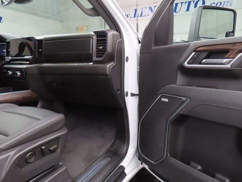 Used 2025 GMC Sierra 2500 SLT w/ SLT Convenience Package image 25