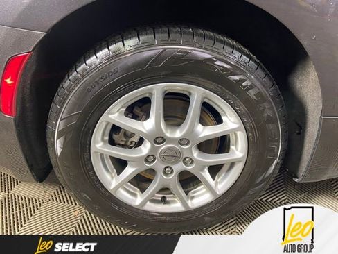 Used 2023 Chrysler Pacifica Touring-L FWD image 31