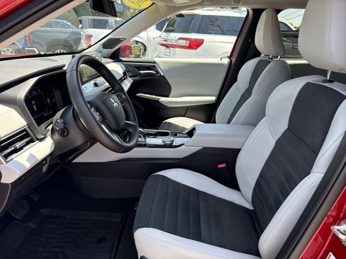 Used 2025 Mitsubishi Outlander SE FWD image 11