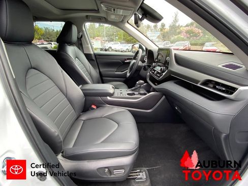 Certified 2024 Toyota Highlander XLE AWD/4WD image 16