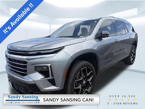 Used 2025 Chevrolet Traverse High Country w/ LPO, Cargo Package FWD image 1