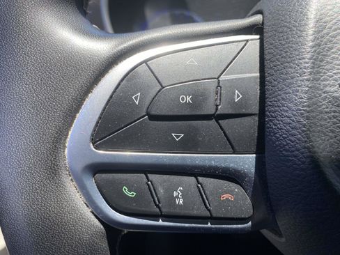 Used 2022 Chrysler Voyager LX FWD image 19