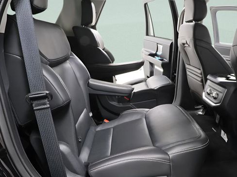 Used 2025 Ford Expedition Platinum image 31