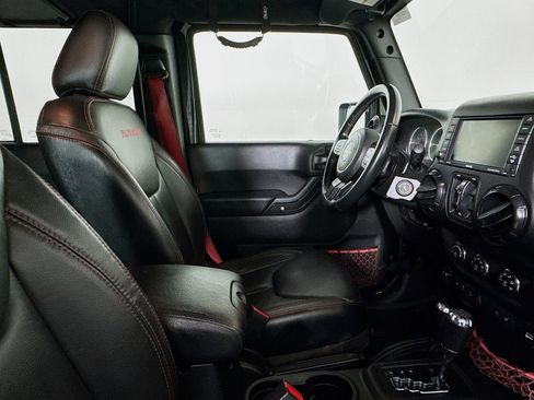 Used 2018 Jeep Wrangler Unlimited Rubicon w/ Connectivity Group image 26