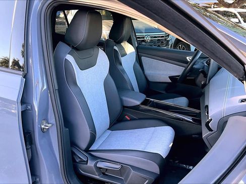 Used 2023 Volkswagen ID.4 Pro image 7