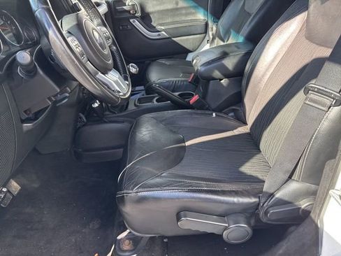 Used 2015 Jeep Wrangler Unlimited Sport image 15