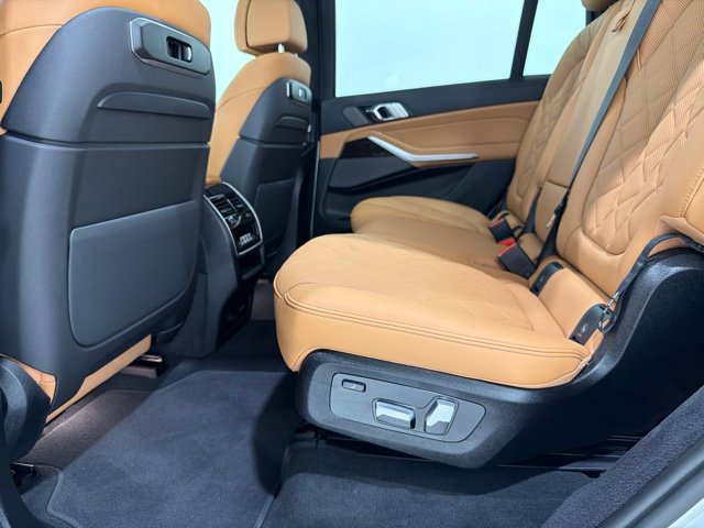Used 2026 BMW X7 xDrive40i w/ M Sport Package AWD/4WD image 17