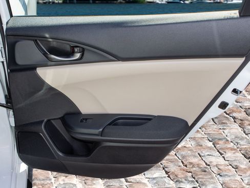 Used 2018 Honda Civic Sport image 13