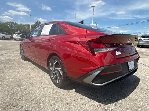 Used 2025 Hyundai Elantra Sport FWD image 3