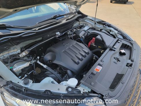 Used 2024 Mitsubishi Eclipse Cross SE image 32