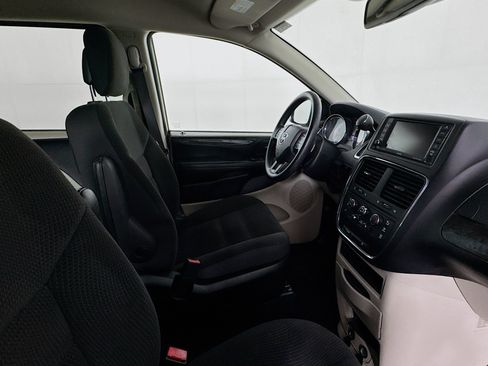 Used 2018 Dodge Grand Caravan SE w/ UConnect Hands-Free Group FWD image 46
