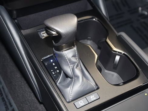 Used 2024 Lexus ES 300h F Sport image 7