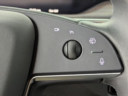 Used 2025 Tesla Model X image 23