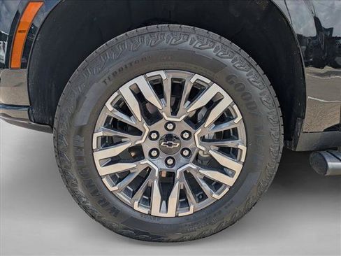 Used 2026 Chevrolet Tahoe Z71 w/ Comfort Package AWD/4WD image 24