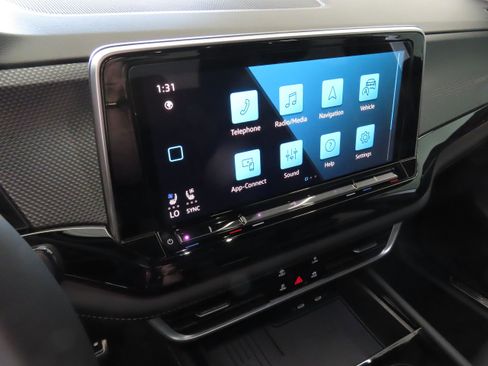 New 2026 Volkswagen Atlas Cross Sport SEL R-Line image 18