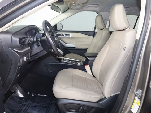 Used 2021 Ford Explorer XLT image 10