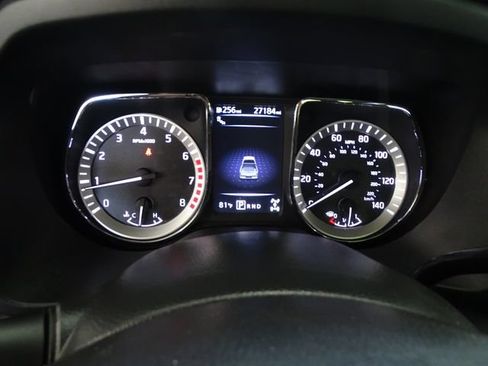 Used 2018 Nissan Titan SV w/ SV Convenience Package AWD/4WD image 17