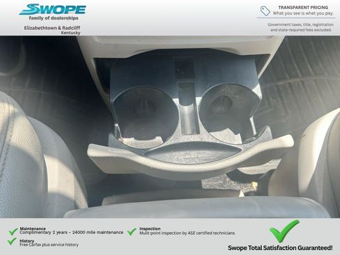 Used 2013 Chrysler Town & Country Touring FWD image 23