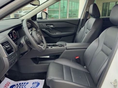 Used 2024 Nissan Rogue SL image 10