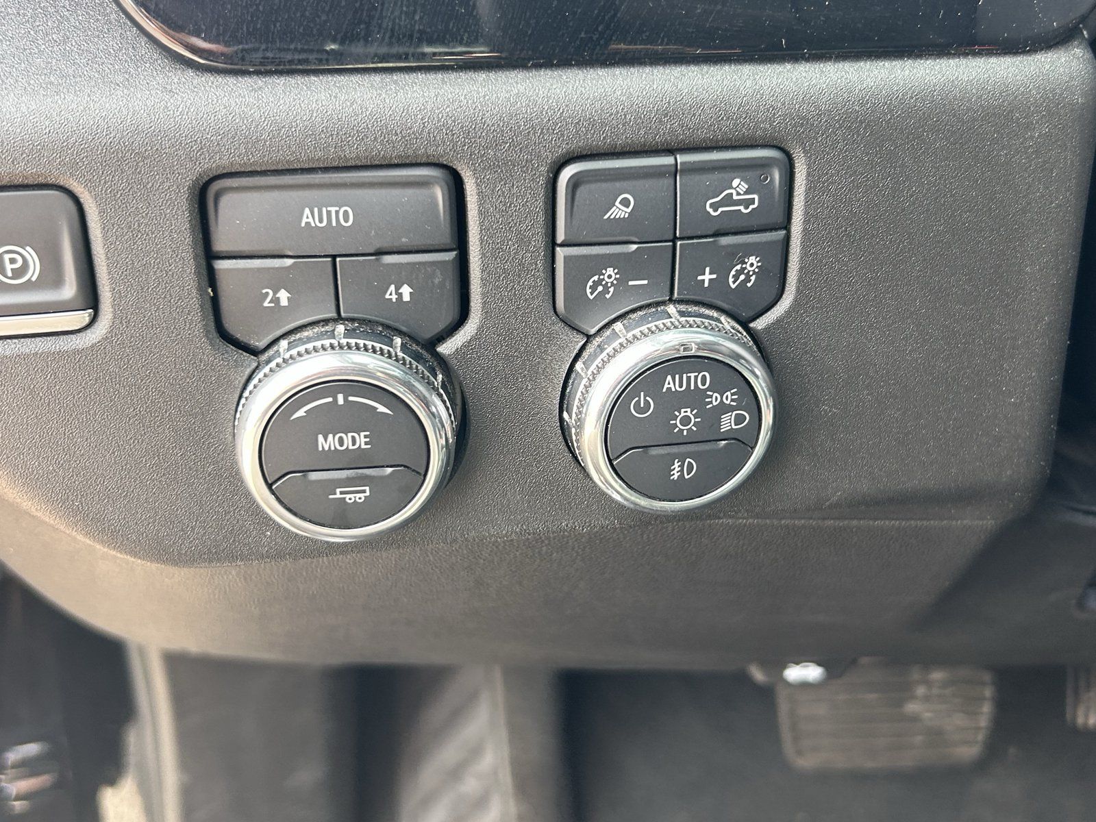 Used 2025 GMC Sierra 1500 SLT AWD/4WD image 19