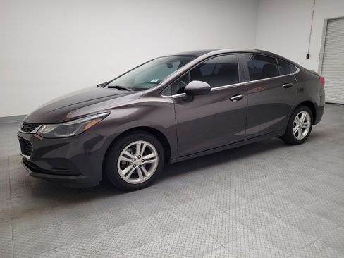 Used 2017 Chevrolet Cruze LT image 2