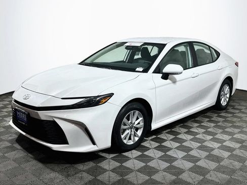 Used 2025 Toyota Camry LE FWD image 3