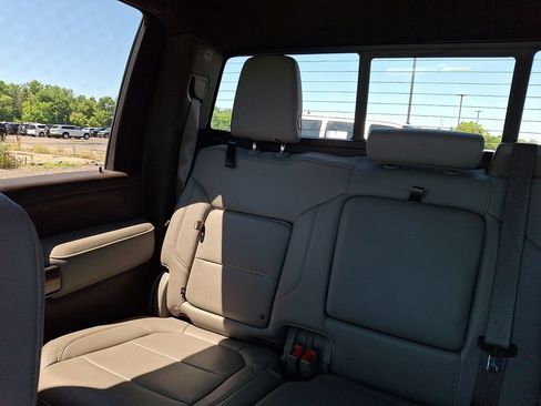 Used 2021 Chevrolet Silverado 2500 LTZ w/ LTZ Convenience Package AWD/4WD image 19