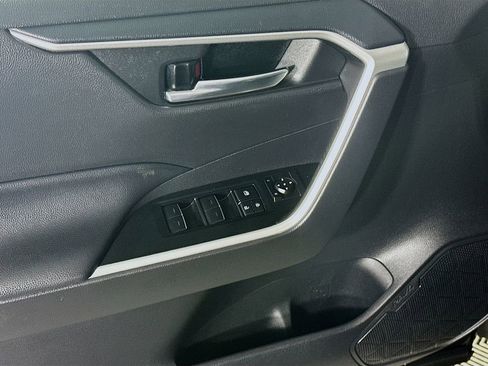 Used 2022 Toyota RAV4 XLE w/ Convenience Package image 24