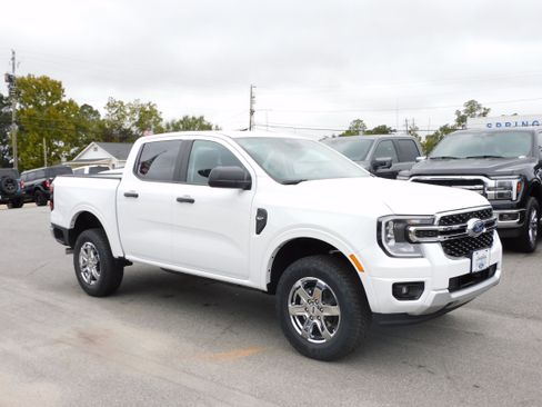 New 2025 Ford Ranger XLT w/ Chrome Accent Package image 3