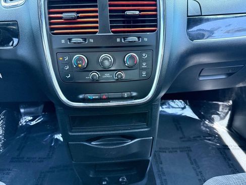 Used 2016 Dodge Grand Caravan SE FWD image 19