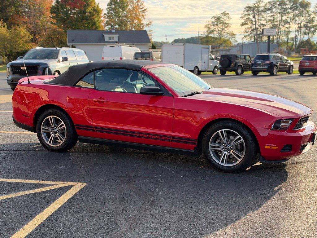 Used 2010 Ford Mustang Convertible RWD image 9