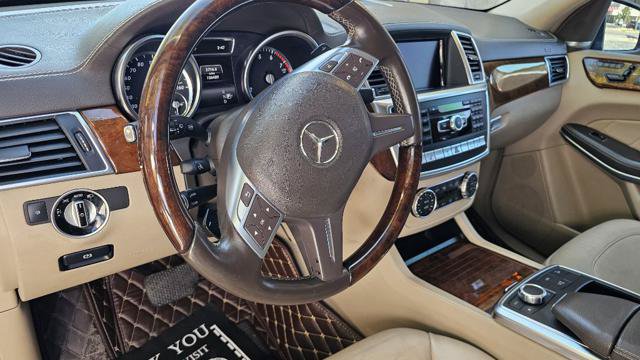 Used 2014 Mercedes-Benz GL 550 4MATIC w/ Driver Assistance Package image 16