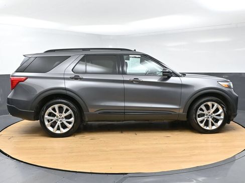 Used 2021 Ford Explorer Platinum w/ Premium Technology Package AWD/4WD image 8