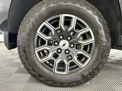 Used 2023 Chevrolet Colorado Z71 w/ Z71 Convenience Package 2 AWD/4WD image 36