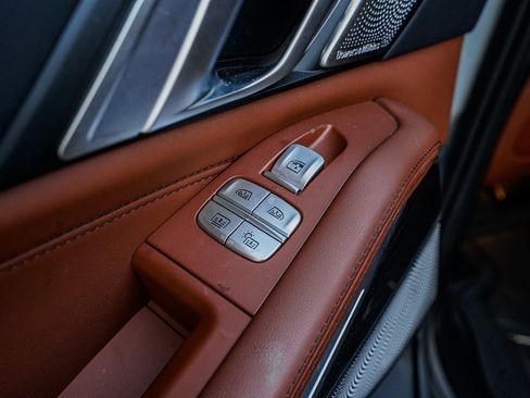 Used 2025 BMW X7 M60i image 21