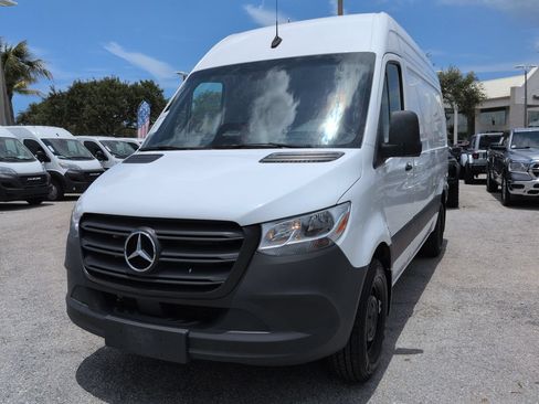 Used 2025 Mercedes-Benz Sprinter 2500 image 9