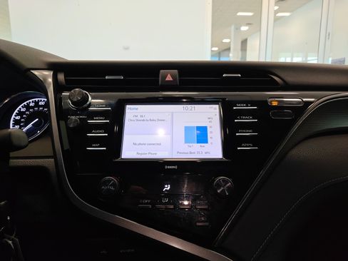 Used 2020 Toyota Camry SE FWD image 23