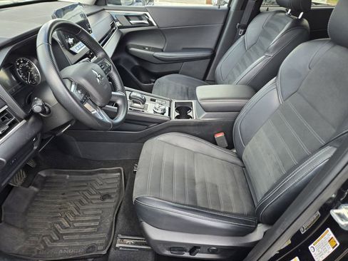 Used 2024 Mitsubishi Outlander SE Black Edition image 14