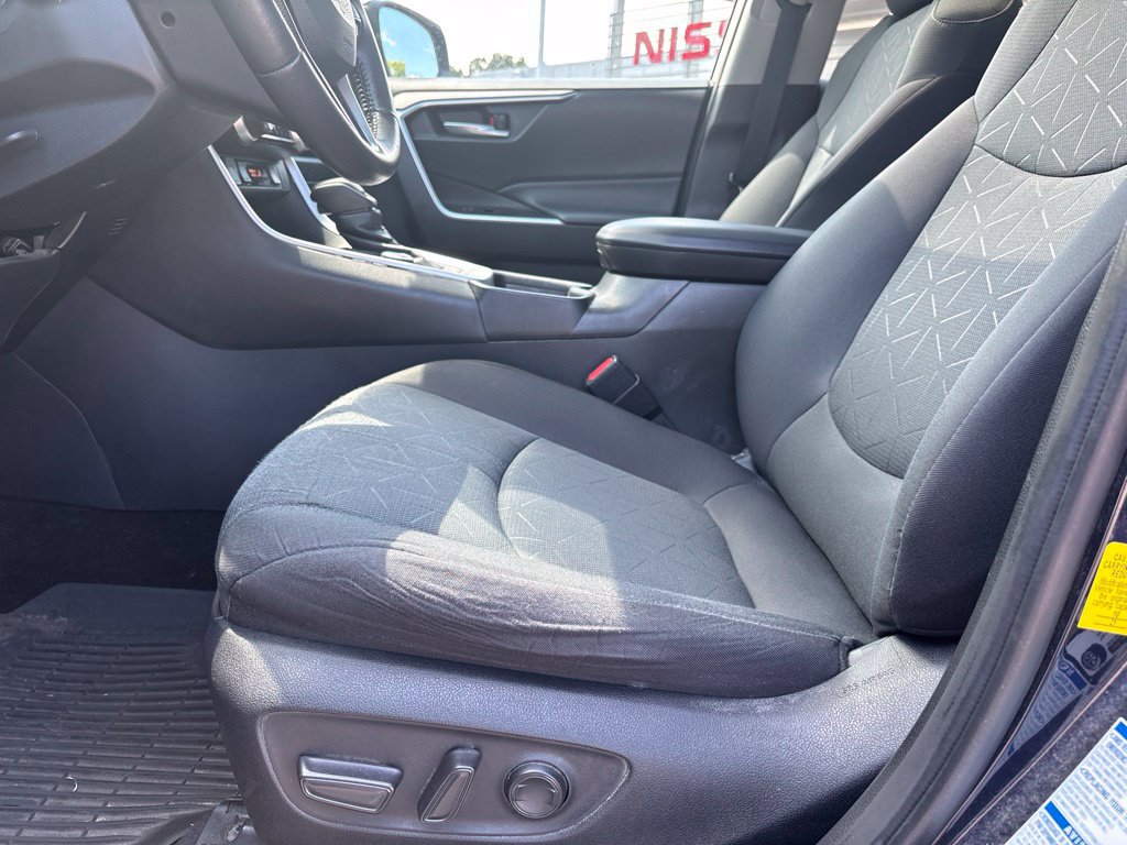 Used 2021 Toyota RAV4 XLE w/ Convenience Package AWD/4WD image 18