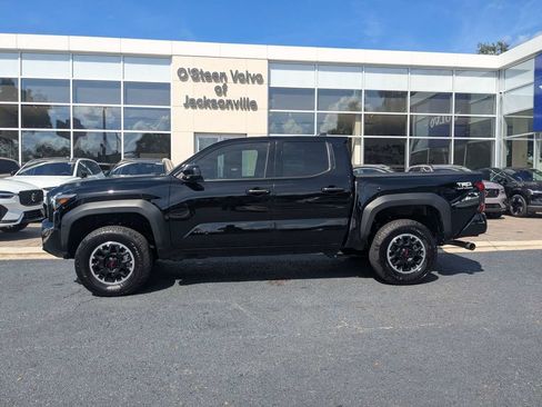 Used 2025 Toyota Tacoma TRD Off-Road AWD/4WD image 3